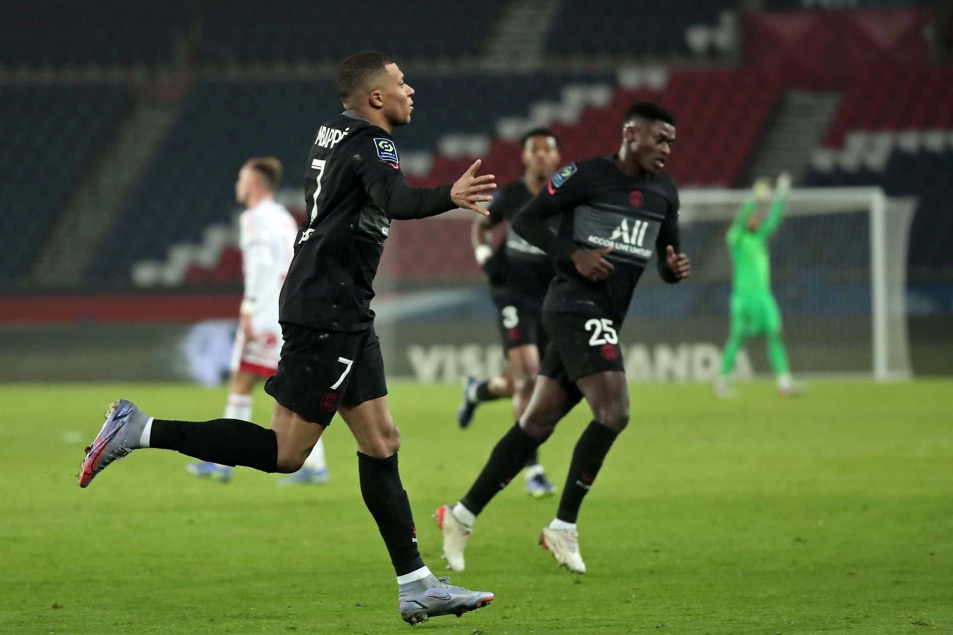 El líder de la Ligue 1 derrotó al Brest 2 a 0 con uno de Mbappé y otro de Kehrer para sacarle 11 puntos al Nice, su máximo perseguidor, y sin la presencia del argentino.