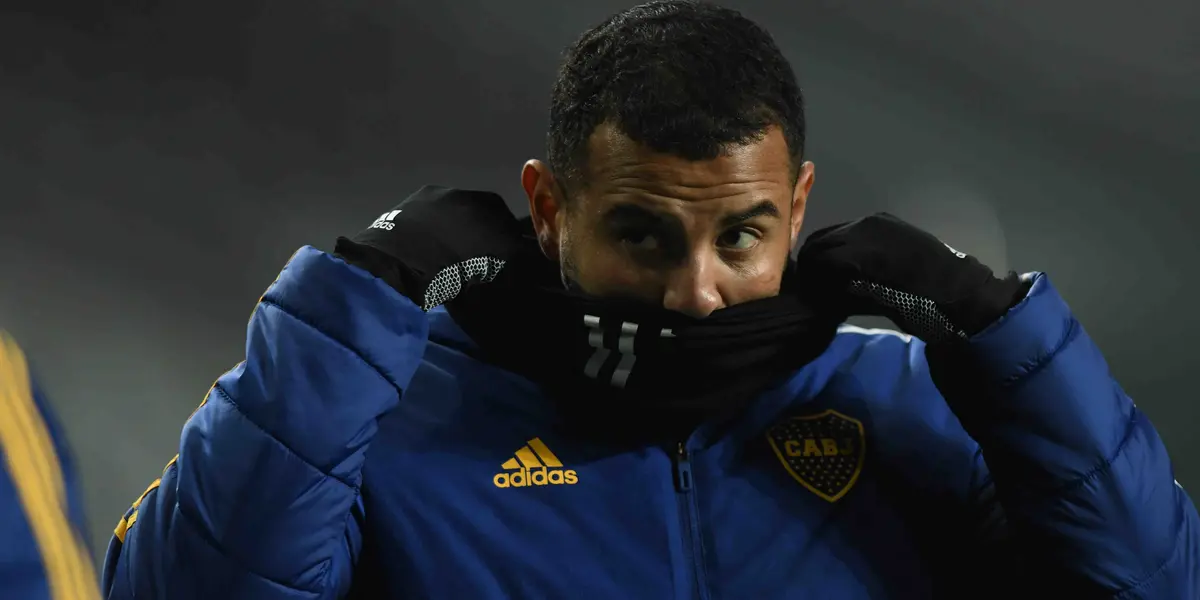 El mánager del colombiano se quejó porque el enganche no fue el banco de suplentes para el partido ante Defensa y Justicia.