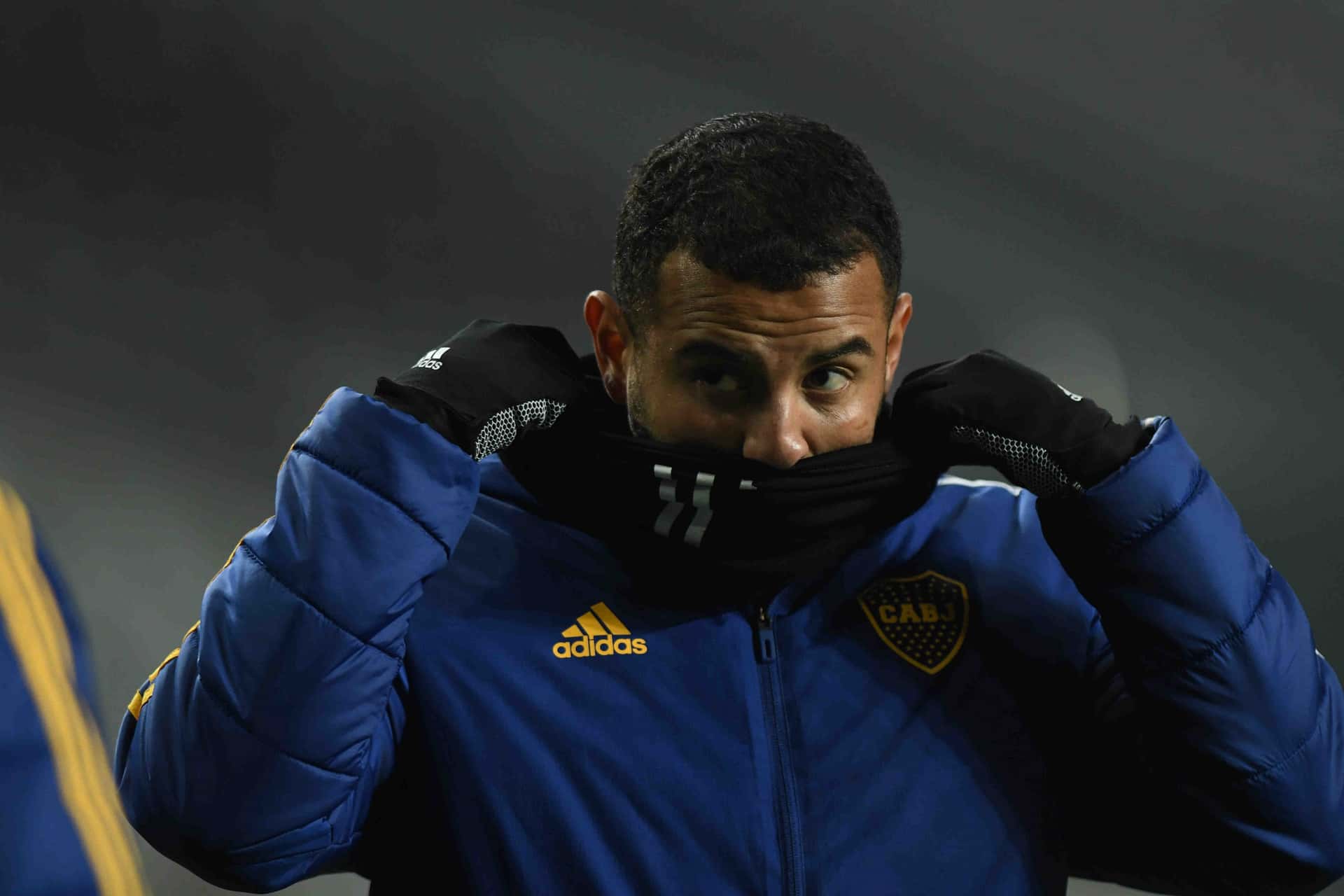 El mánager del colombiano se quejó porque el enganche no fue el banco de suplentes para el partido ante Defensa y Justicia.