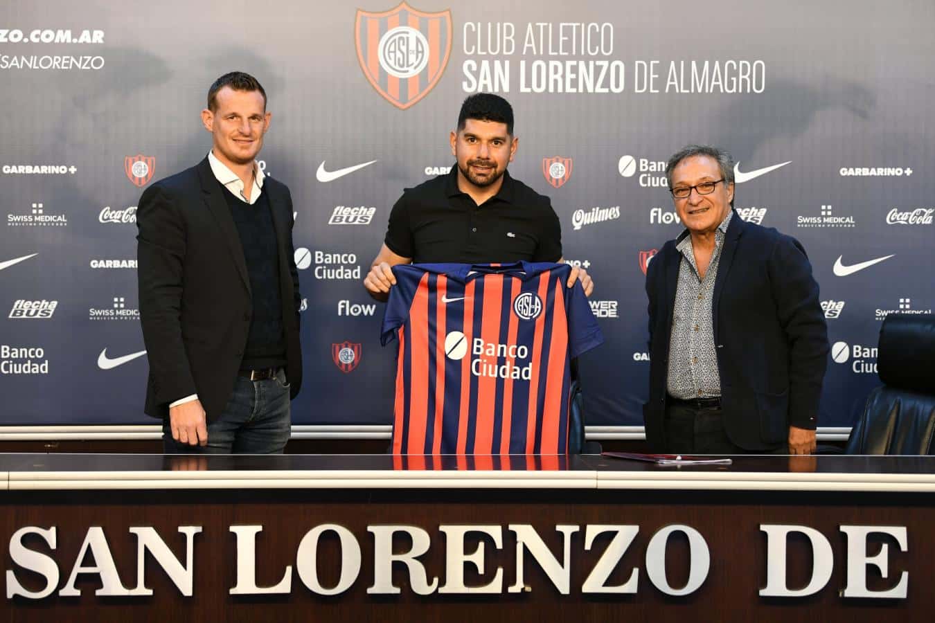 El mediocampista oficializó su regreso al club de Boedo y cumplirá su sueño de retirarse en el Ciclón.