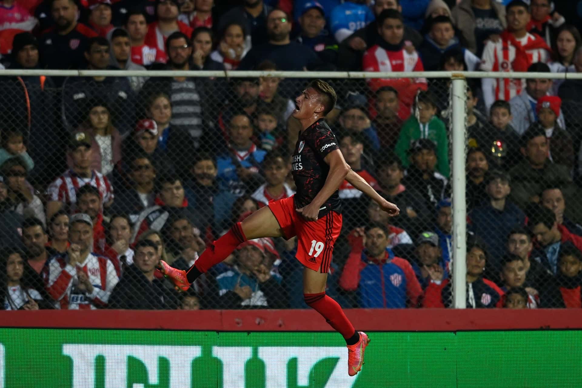 El Millo se impuso por 5 a 1 ante Unión en Santa Fe, despejó todas las dudas y se quedó con el primer triunfo en el campeonato.