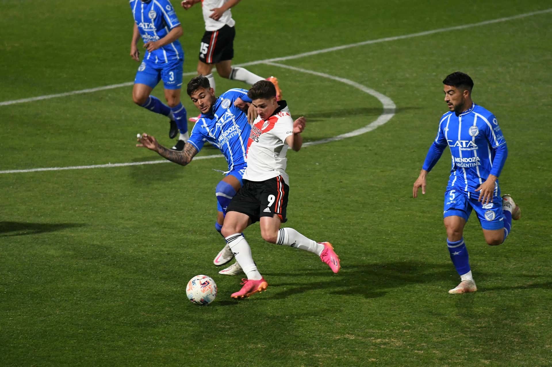 El Millonario cayó por 2-1 en su visita a Mendoza por la quinta fecha de la Liga Profesional.