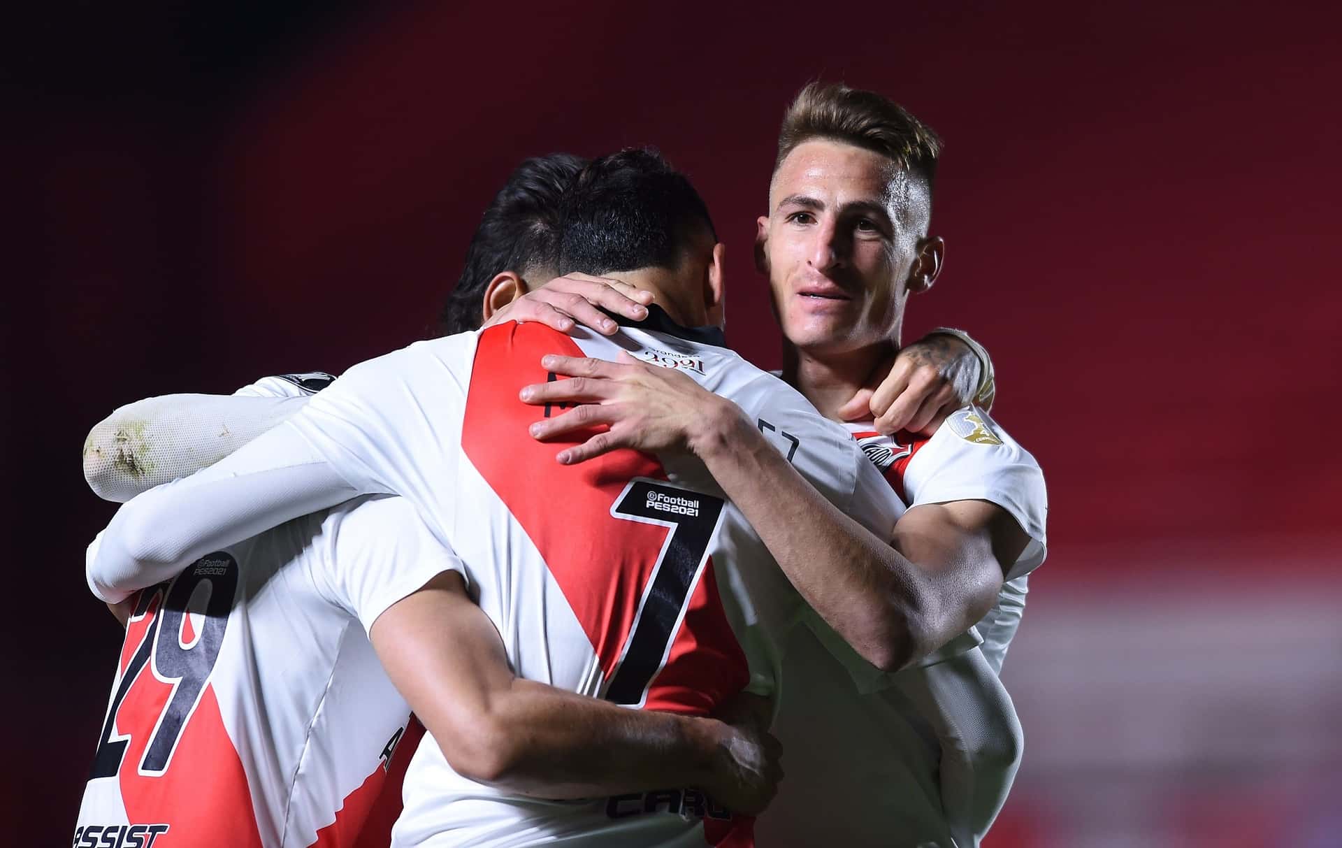 El Millonario se impuso 2-0 ante el Bicho como visitante y avanzó a los cuartos de final.