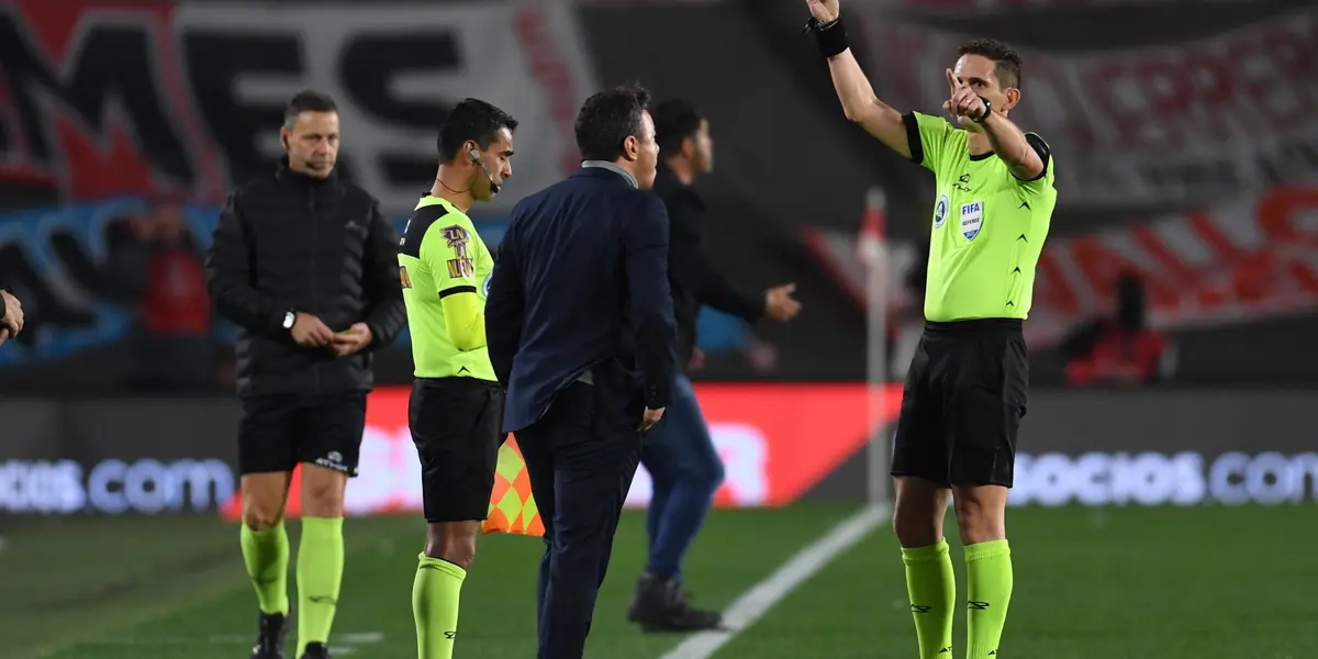 El Muñeco perdió la compostura e insultó en el final al árbitro, Lamolina.