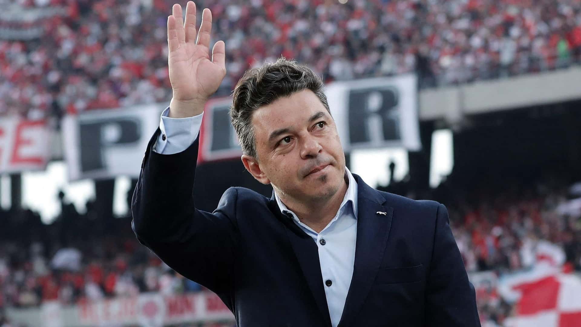 El Muñeco vive sus últimas horas como DT del Millonario, y un hincha lo increpó con una pregunta que respondió sin tapujos.