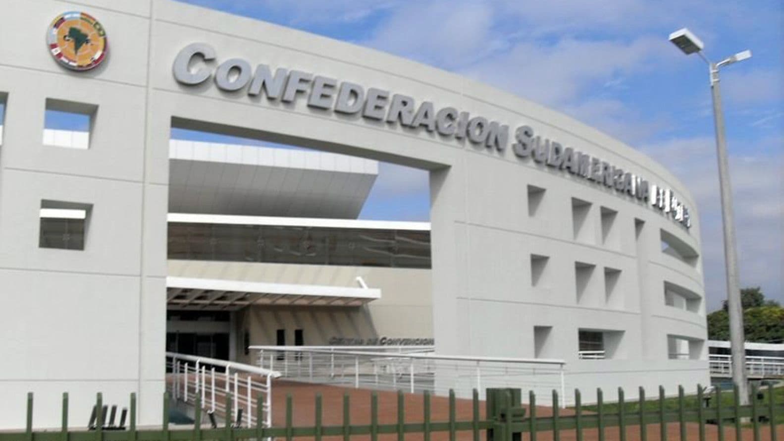 El organismo madre del fútbol sudamericano, representado en las distintas federaciones, tomó una decisión respecto a los mundiales cada dos años a partir de 2026.
