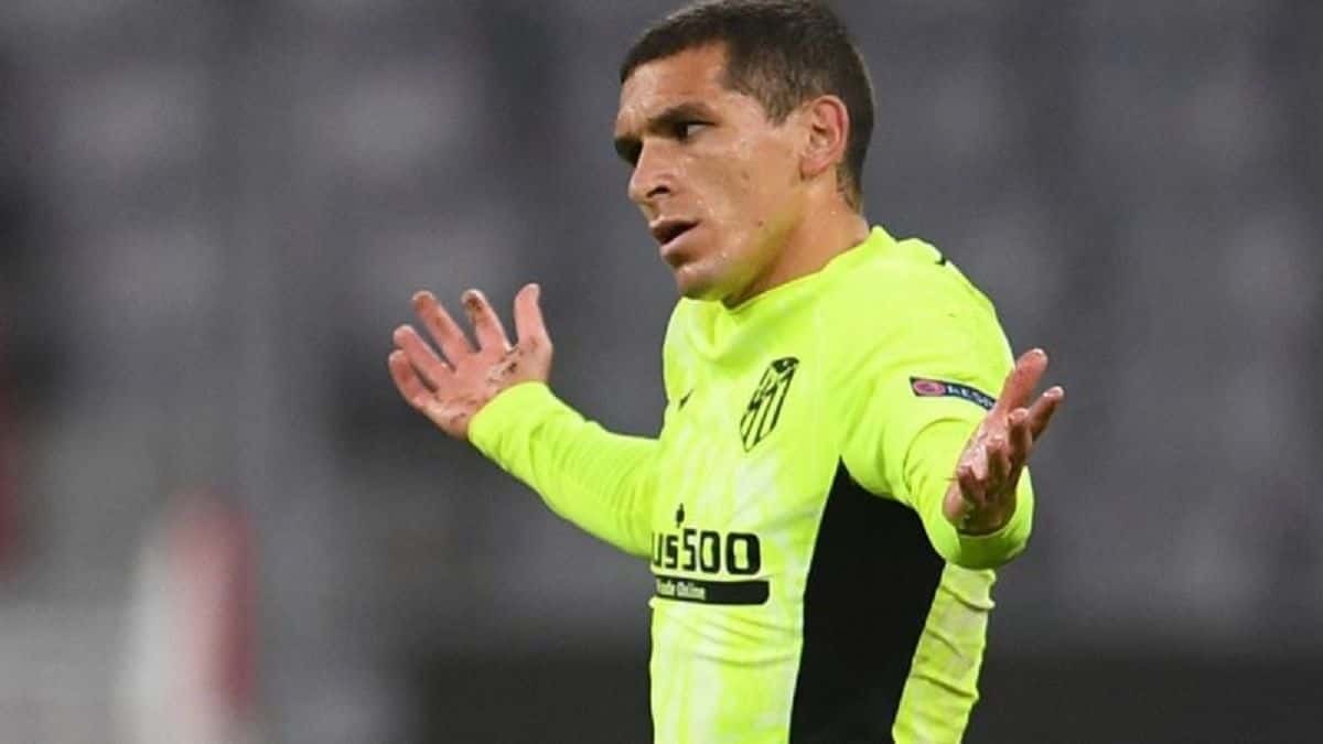 El padre del mediocampista de la Selección de Uruguay reveló el estado de las negociaciones entre el Xeneize y Arsenal de la Premier League.