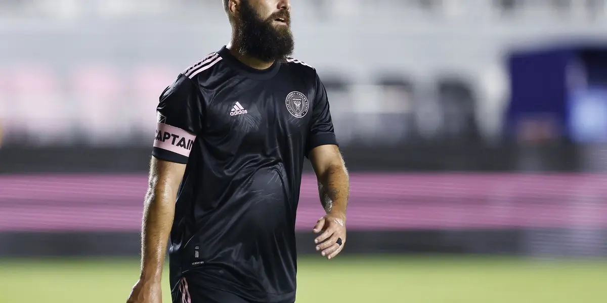 El padre del Pipita habló sobre el futuro de su hijo y aseguró que a fin de año se terminará la carrera profesional del delantero.