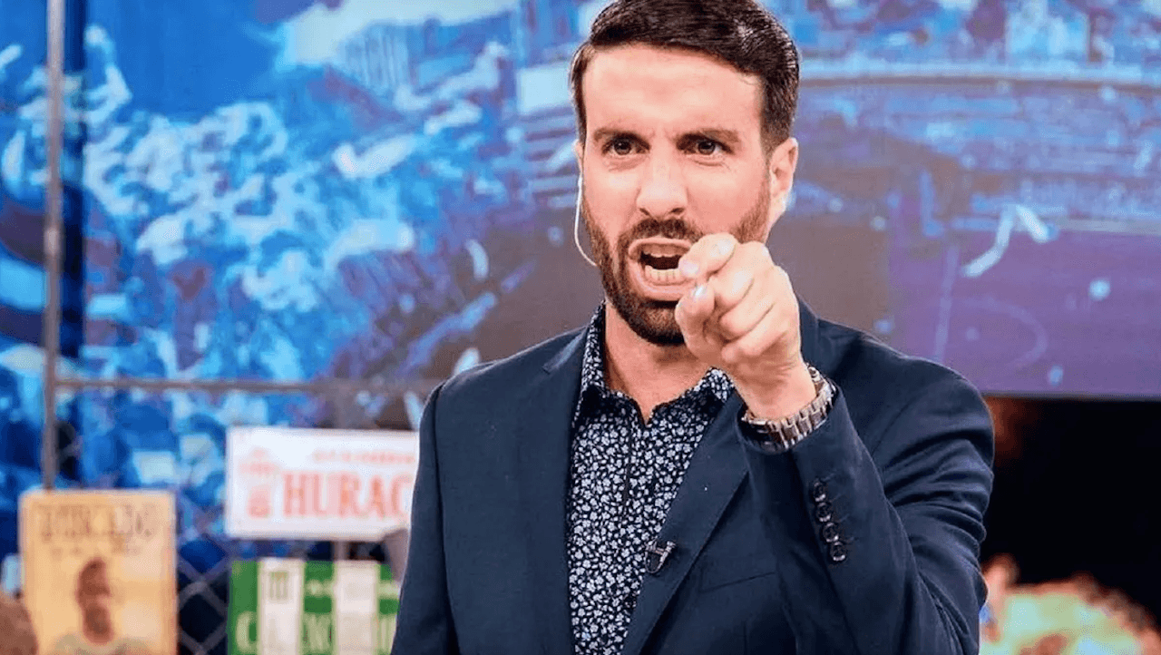El periodista, fanático de Racing, no se quedó callado y mandó al frente a varios jugadores con pasado en el Millonario y, aparentemente, con el corazón Azul y Oro.