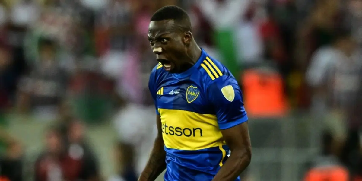 El peruano aún no arregla la renovación de su contrato en el Xeneize y la preocupación comienza a rondar.