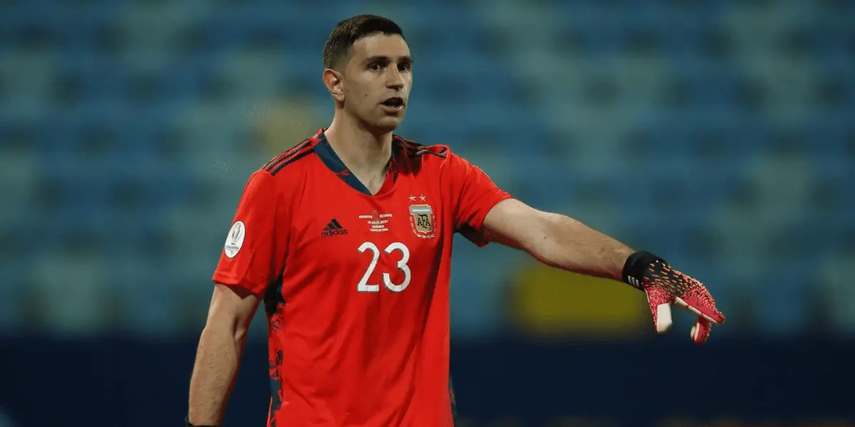 El portero destaca en la Selección y en la Premier League con el Aston Villa