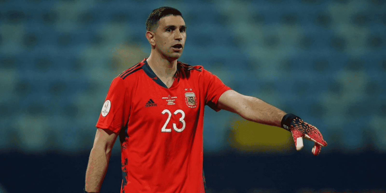El portero destaca en la Selección y en la Premier League con el Aston Villa