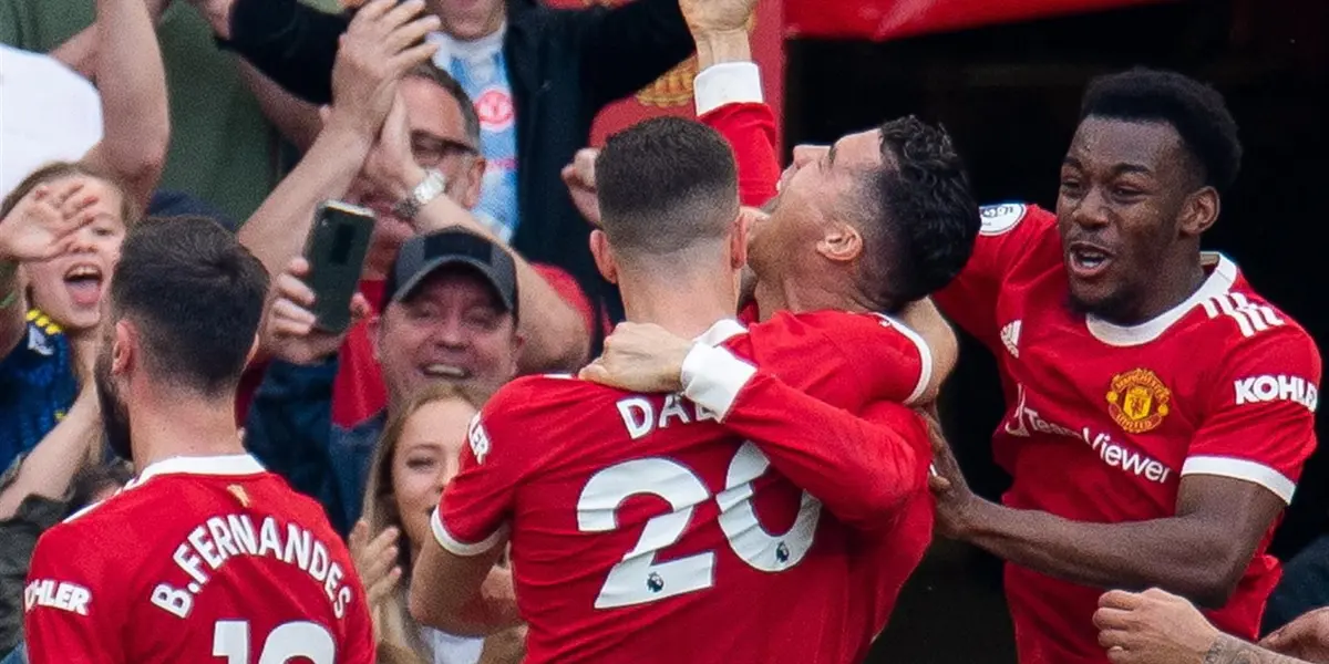 El portugués se despacho con tres goles en el triunfo de su equipo ante Norwich por 3 a 2 en la Premier League.