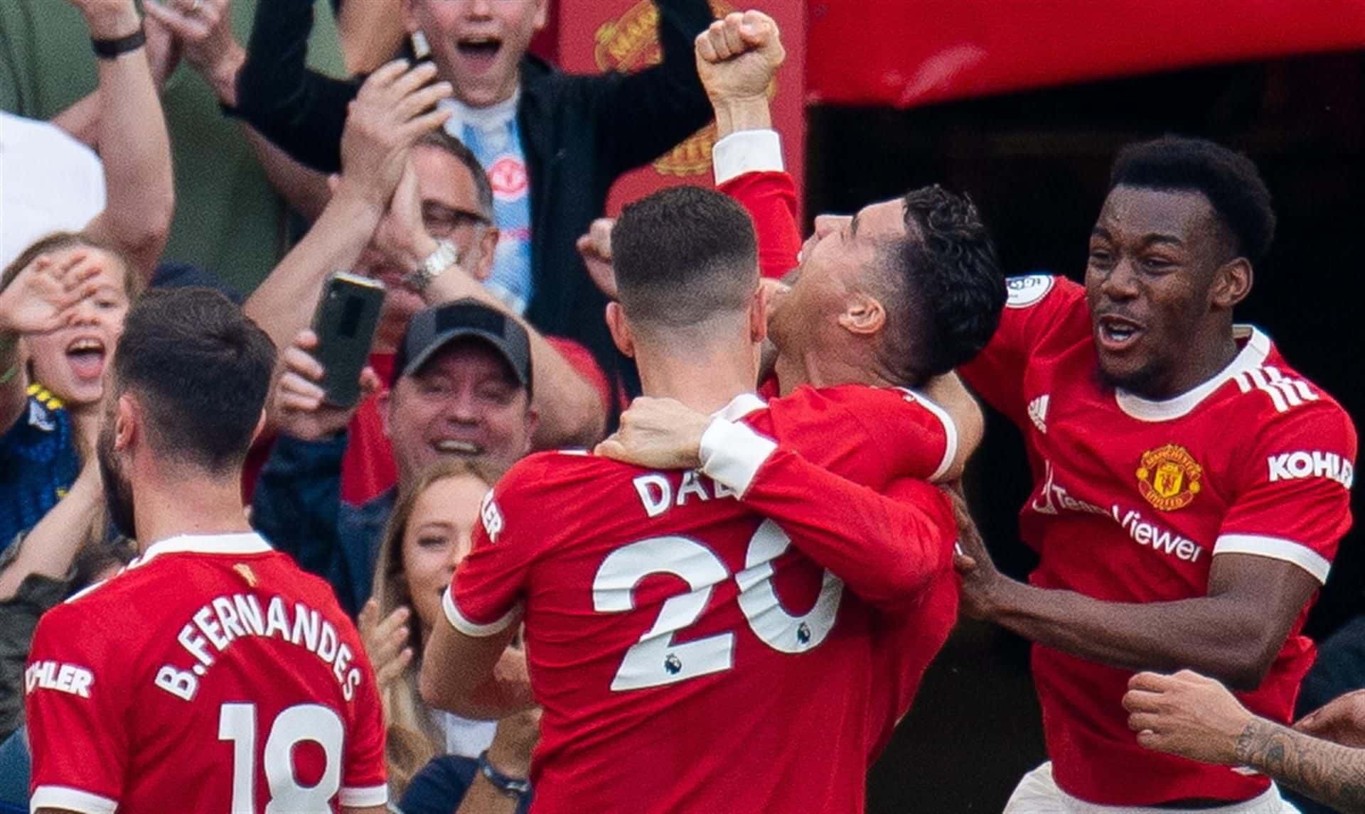 El portugués se despacho con tres goles en el triunfo de su equipo ante Norwich por 3 a 2 en la Premier League.