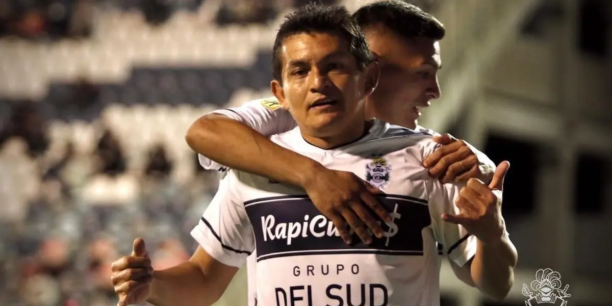 El Pulga Rodríguez renovó sus deseos de vestir la camiseta Xeneize.