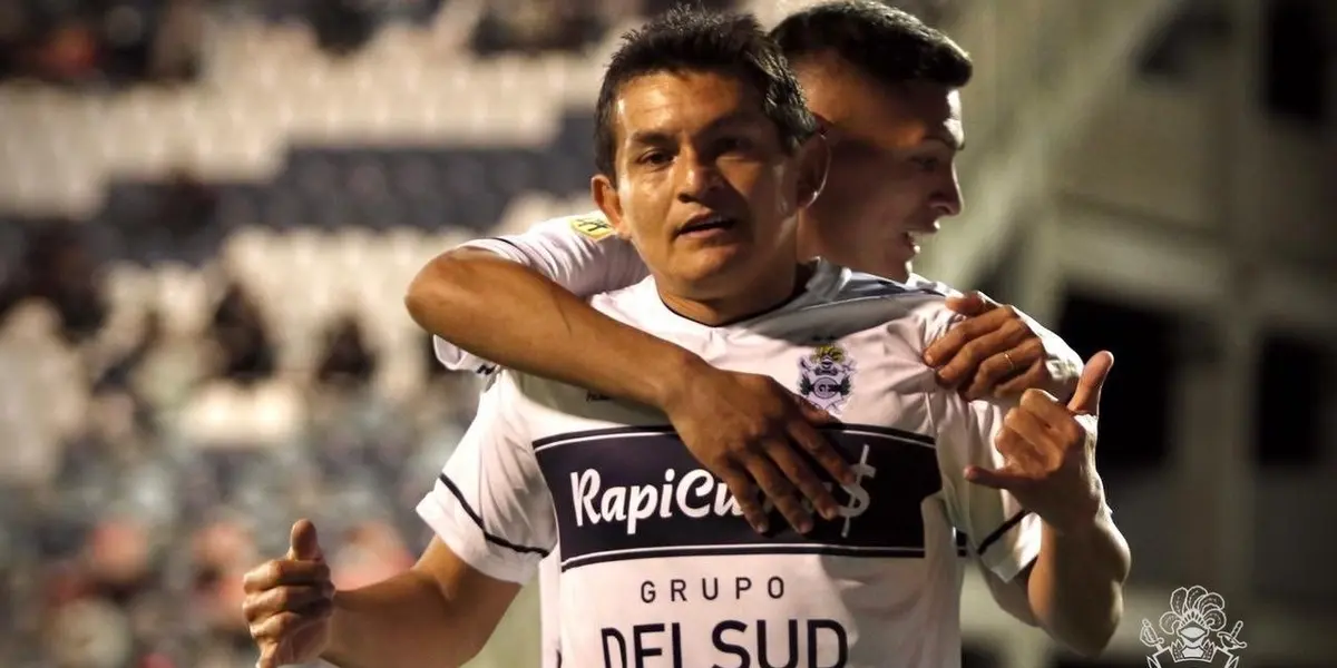 El Pulga Rodríguez renovó sus deseos de vestir la camiseta Xeneize.