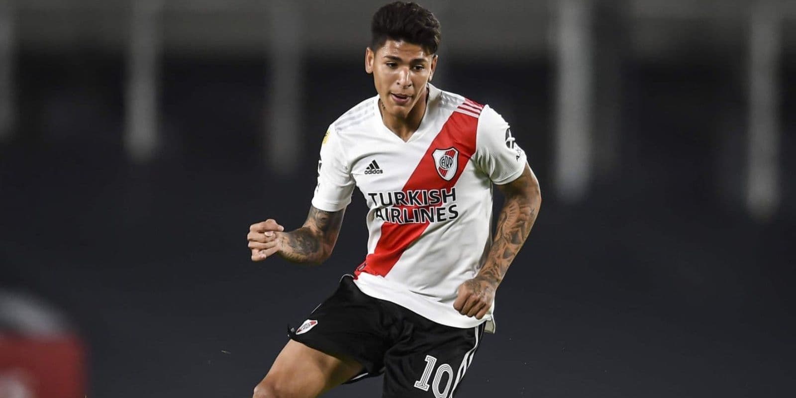 El talentoso jugador colombiano dejó el Millonario hace algunos meses, pero le puede seguir dando alegrías al club.