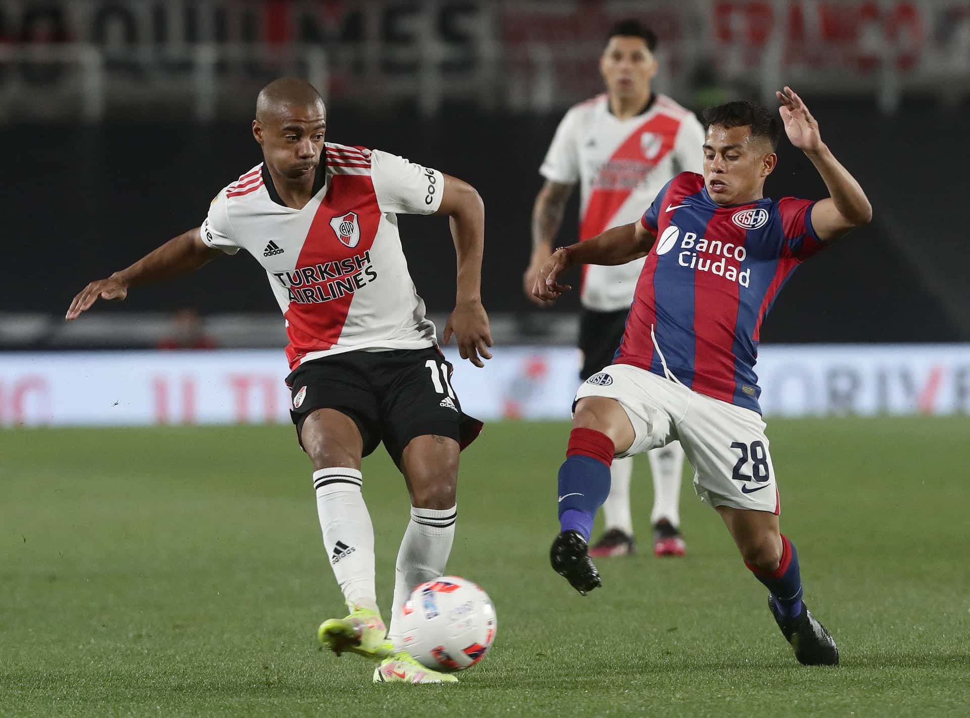 El uruguayo salió reemplazado a los 23 minutos del primer tiempo ante San Lorenzo.
