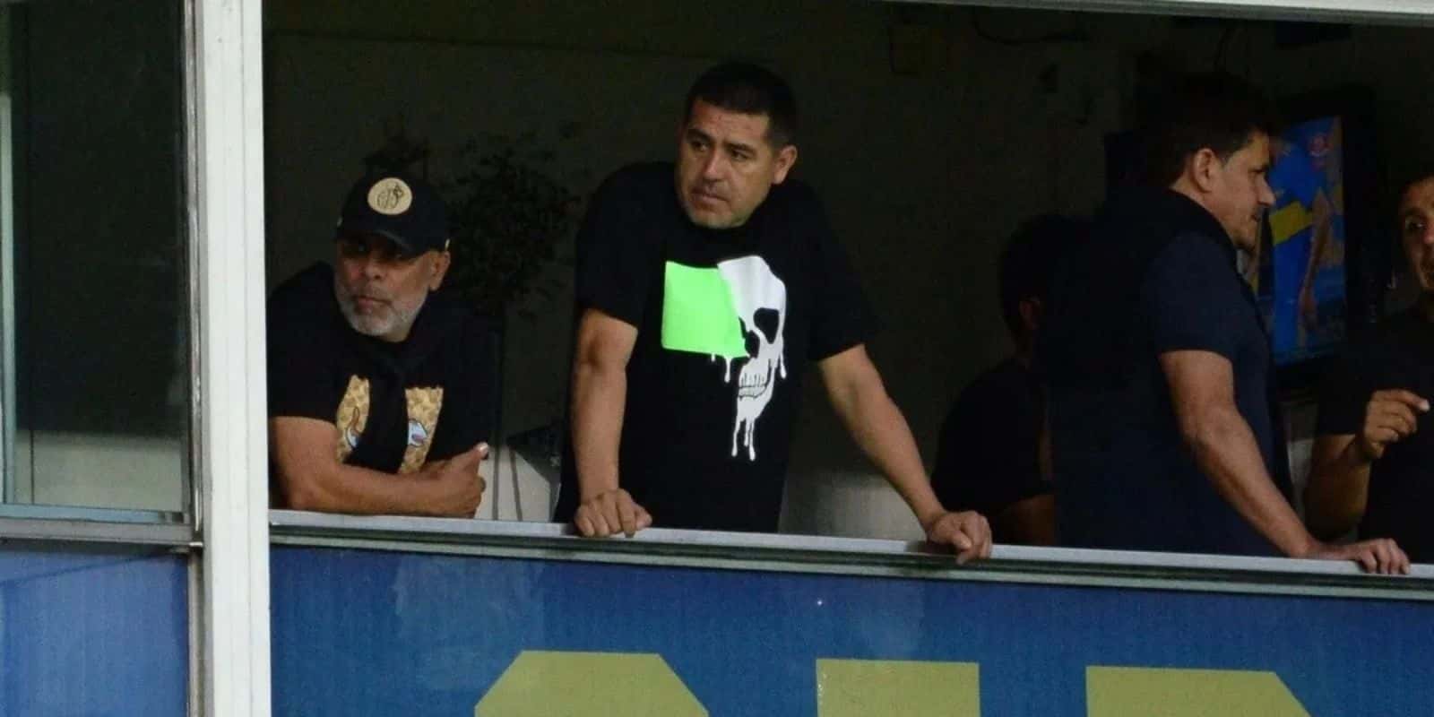 El vice presidente del Xeneize quería contar con él, pero su futuro estará lejos del club. Todos los detalles.