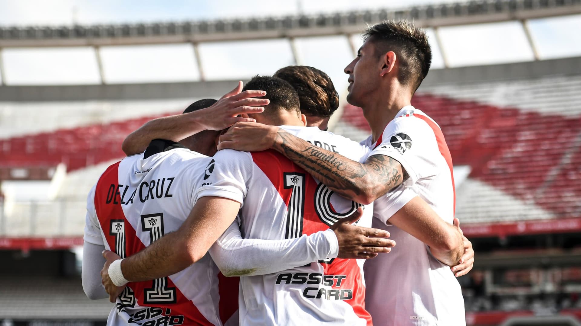 El volante ayudó al club que lo vio nacer.