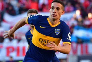 El volante central se mostró en redes sociales con la remera del Rojo, del que es fanático.