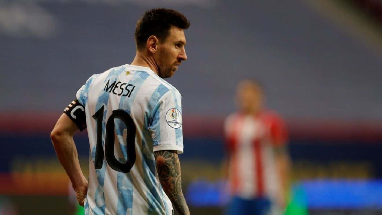El volante del Brighton contó una situación que marca la importancia del capitán de la Selección Argentina dentro del plantel.