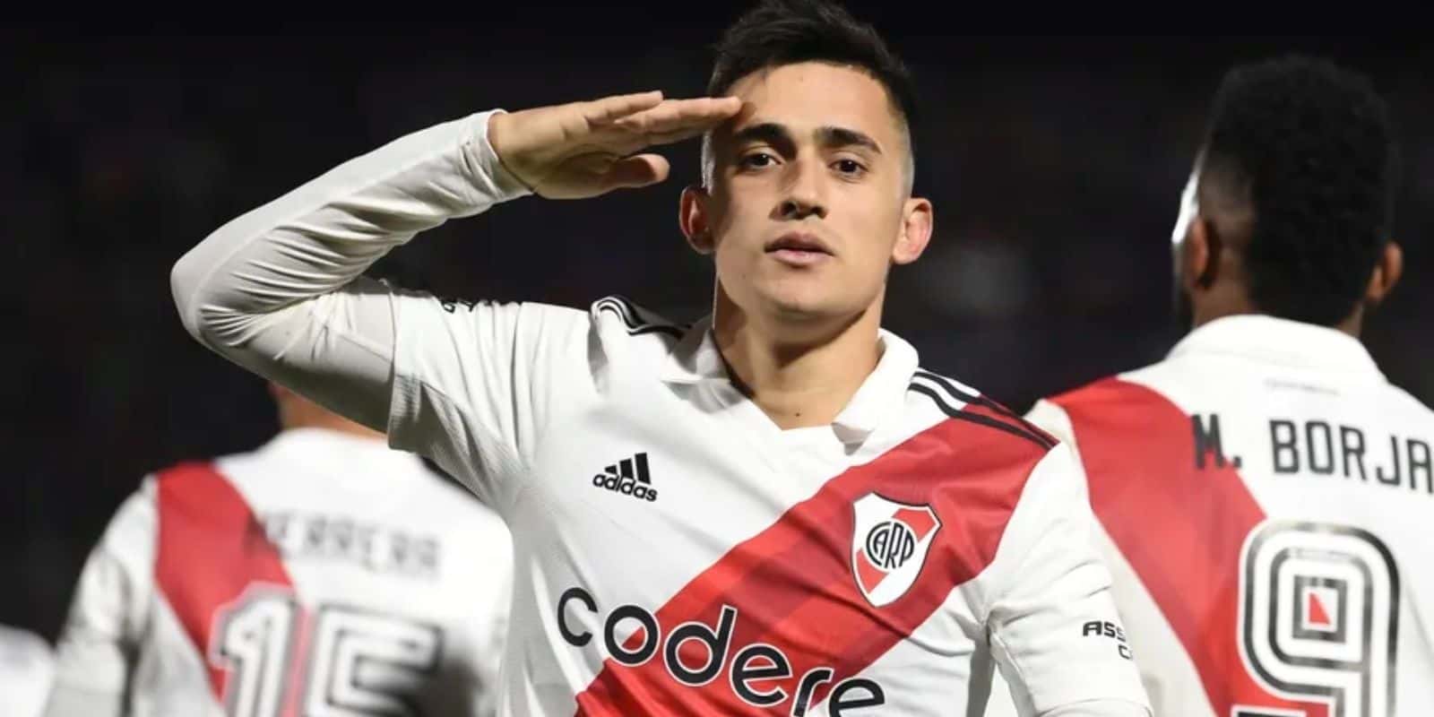 El volante ofensivo del Millonario disputó el segundo tiempo ante Racing de Montevideo y nadie pasó por alto un detalle sobre él.