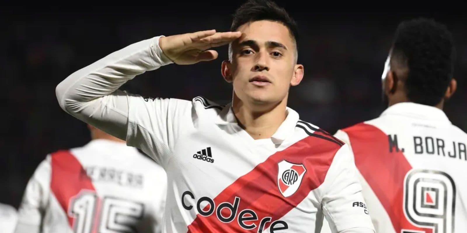 El volante ofensivo del Millonario disputó el segundo tiempo ante Racing de Montevideo y nadie pasó por alto un detalle sobre él.