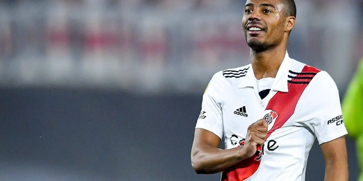 El volante uruguayo se encuentra en su país, y a punto de viajar a Qatar alegró a hinchas y dirigentes con un gesto.