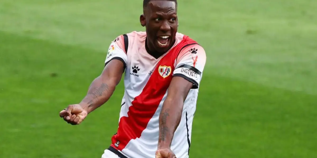 El Xeneize está detrás del lateral derecho del Rayo Vallecano y de la Selección de Perú.