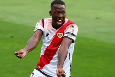 El Xeneize está detrás del lateral derecho del Rayo Vallecano y de la Selección de Perú.
