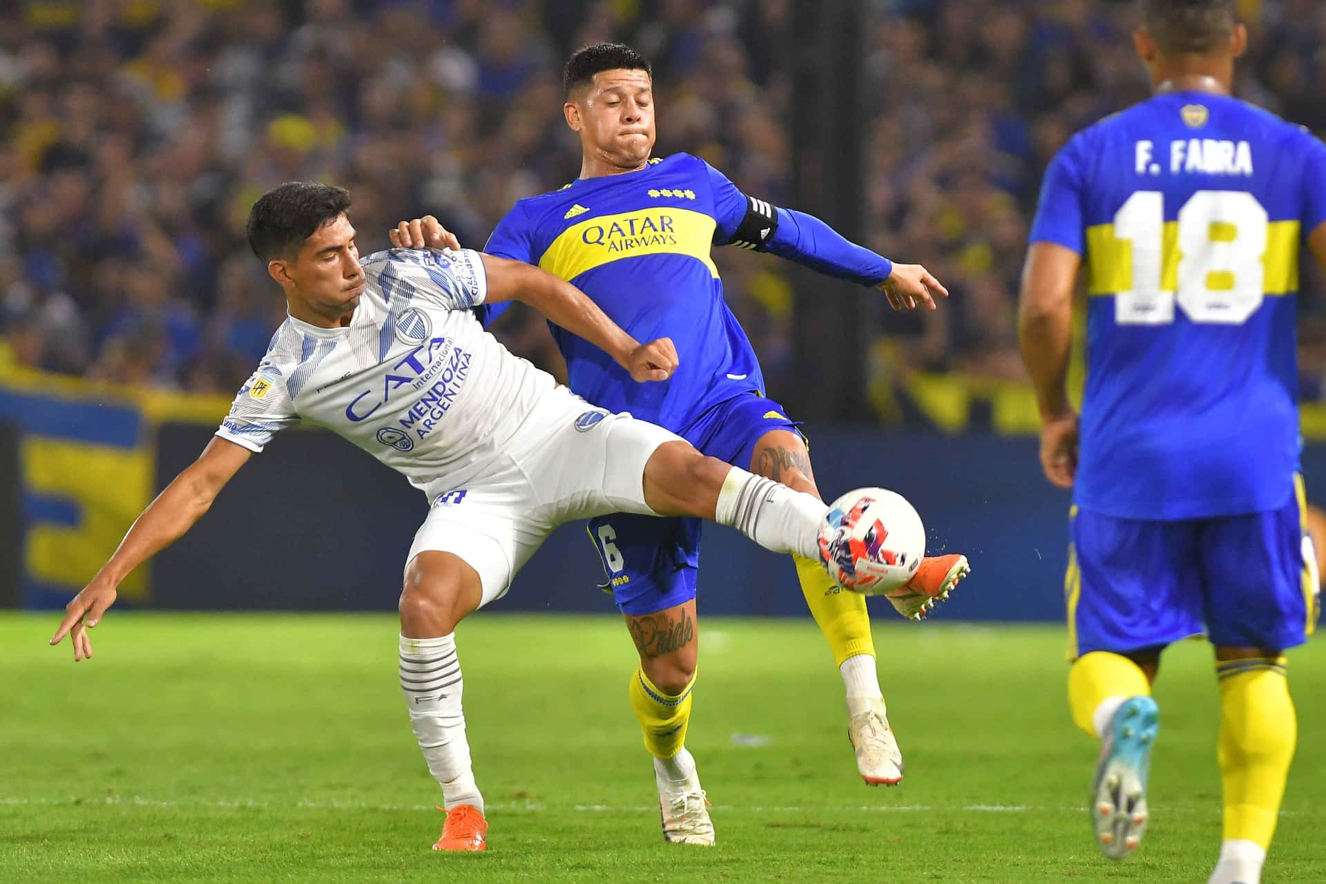 El Xeneize igualó 1 a 1 ante el Tomba y, si bien se mantiene en zona de clasificación, complicó sus chances en condición de local.