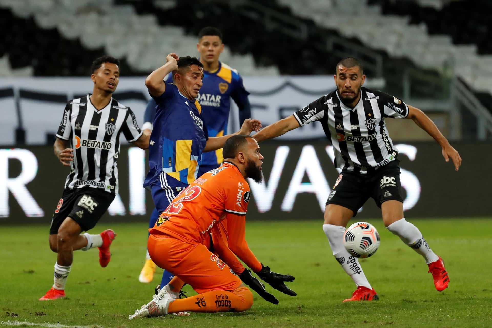 El Xeneize quedó fuera de los octavos de final en la definición por penales, luego de igualar sin goles ambos partidos de la serie.