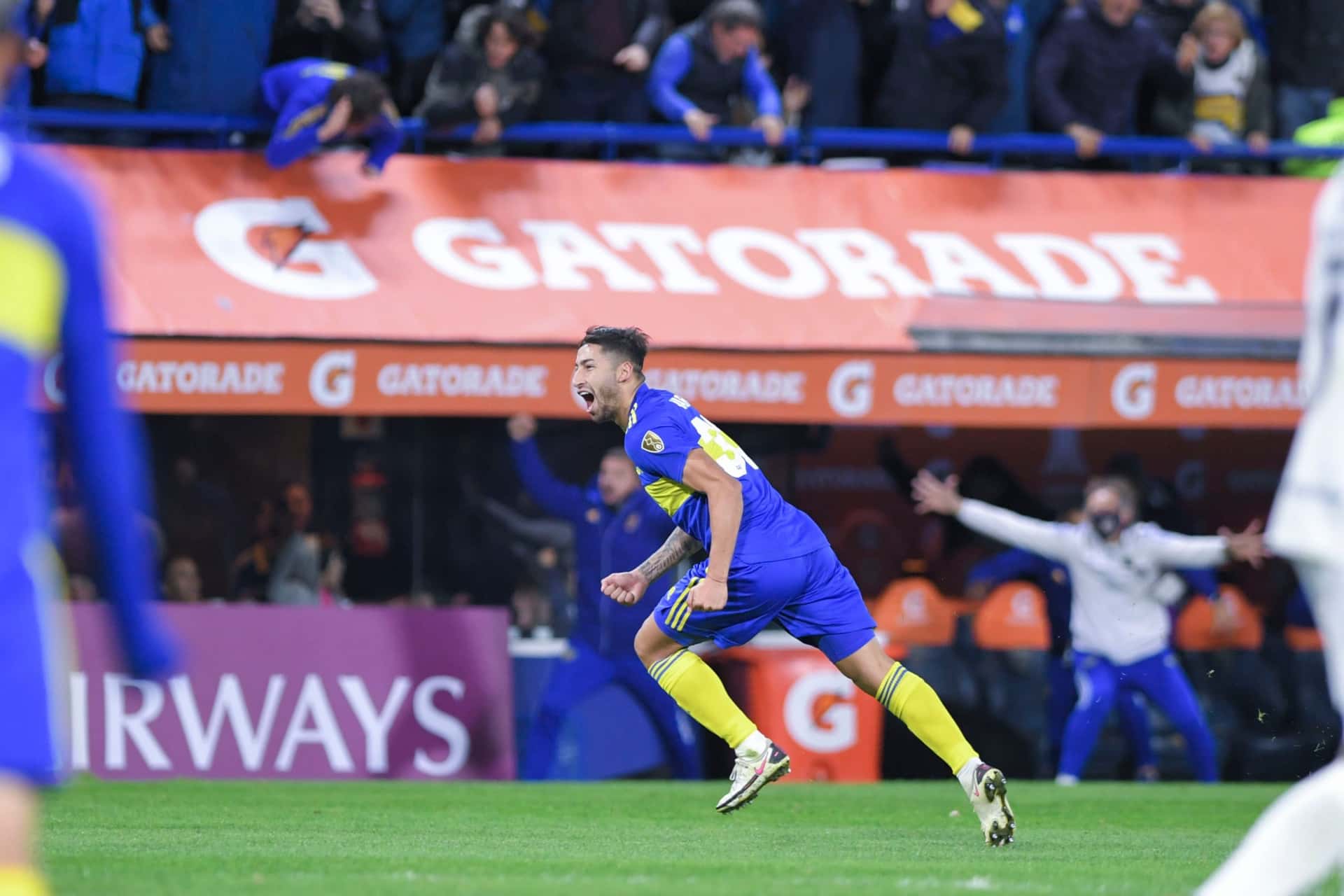 El Xeneize se impuso 1 a 0 ante Deportivo Cali con gol de Alan Varela y se quedó con su grupo en la Copa Libertadores.