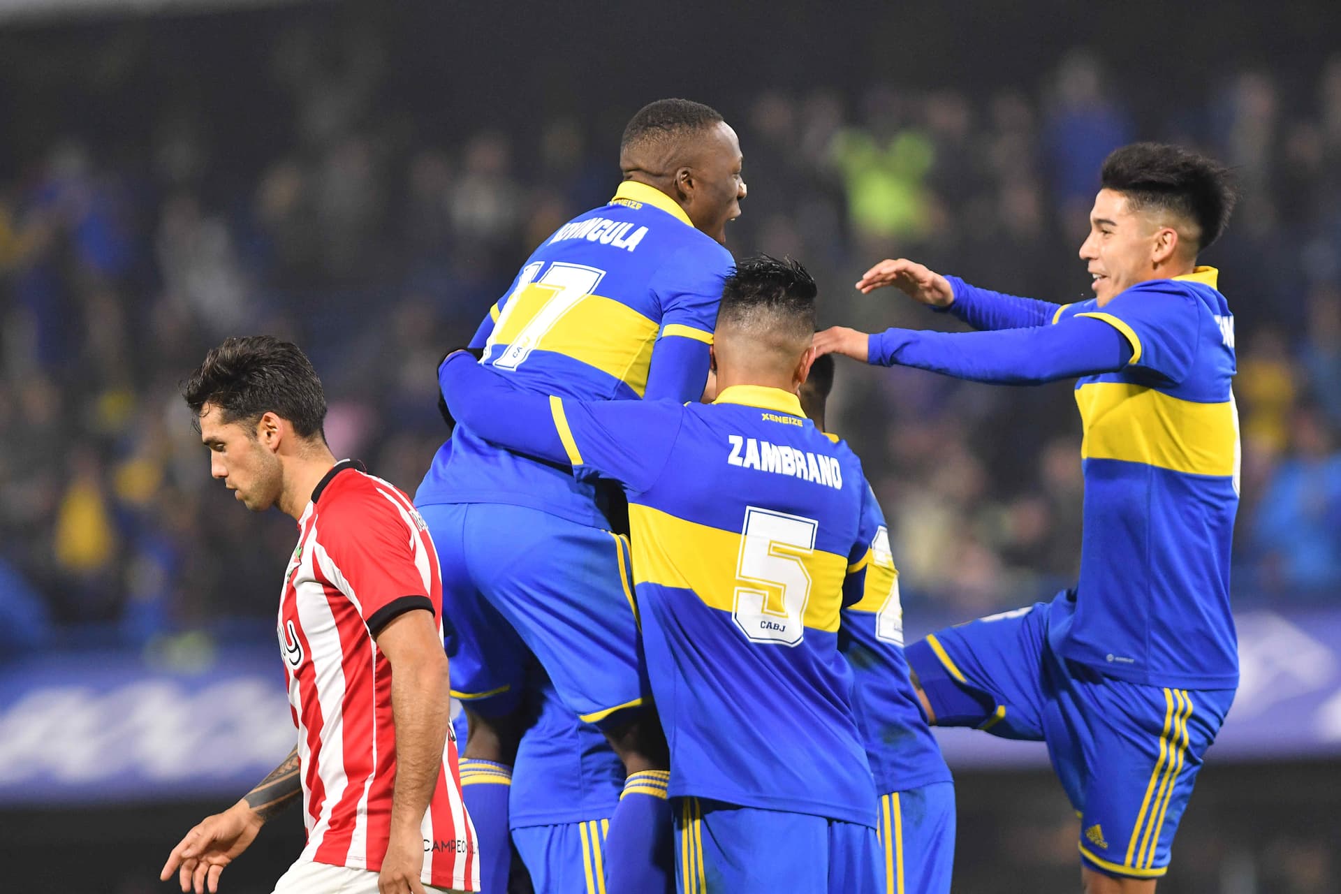 El Xeneize se impuso 3 a 1 ante Estudiantes de La Plata sin la presencia de su goleador.