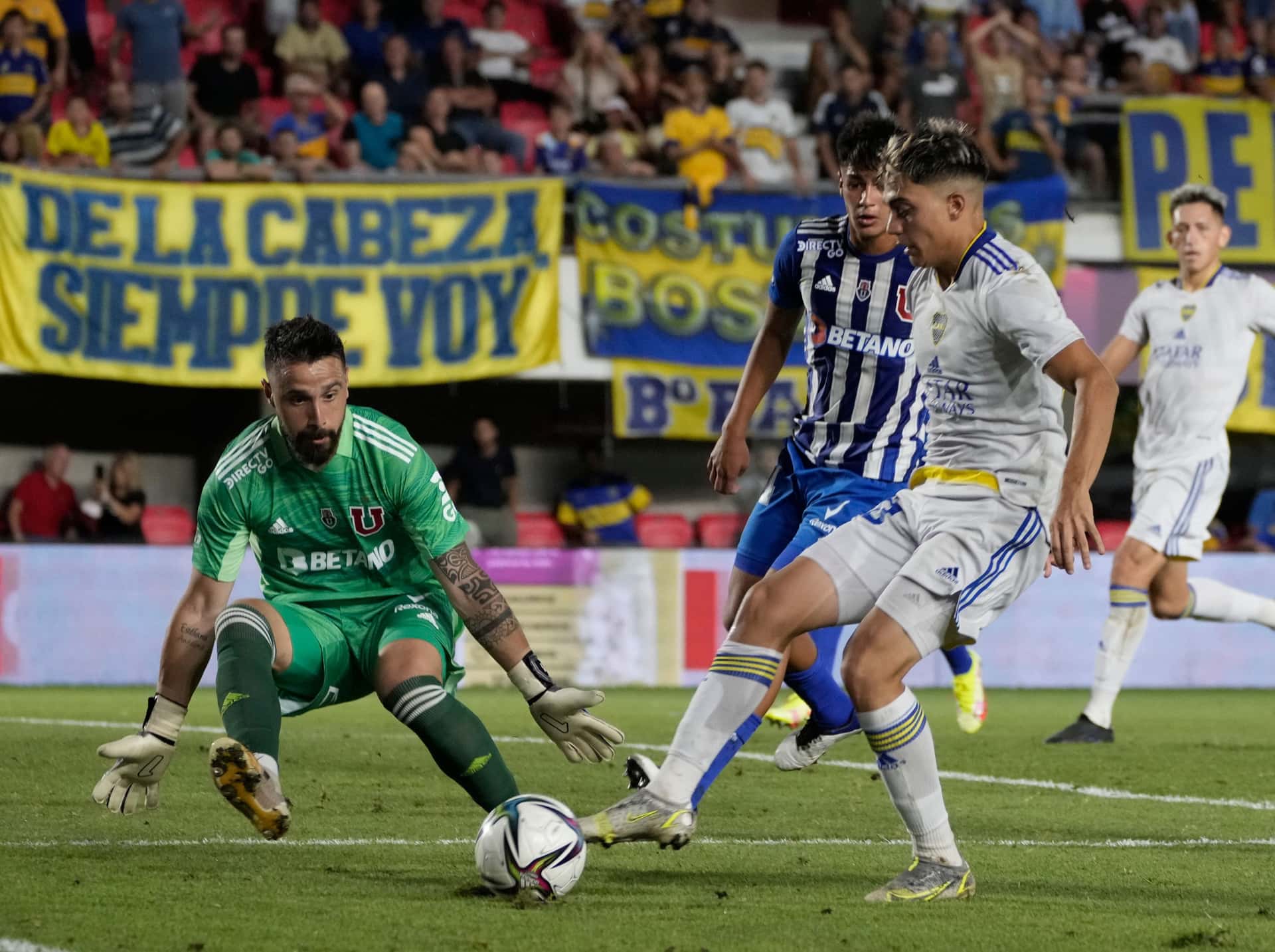 El Xeneize se impuso 3 a 2 ante la Universidad de Chile y jugará la final del Torneo de Verano.