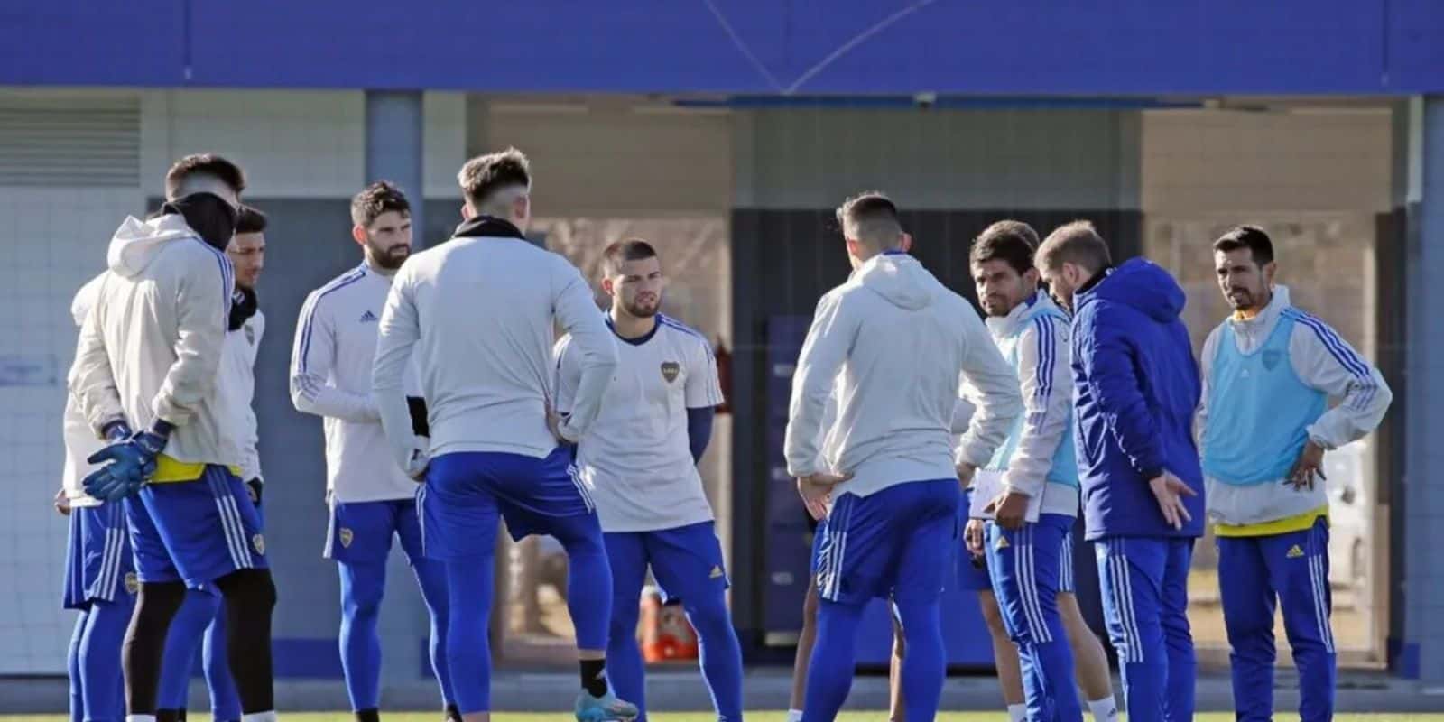 El Xeneize vive un gran momento en el torneo, pero lo persiguen las lesiones y Hugo Ibarra tendría que improvisar en un puesto.
