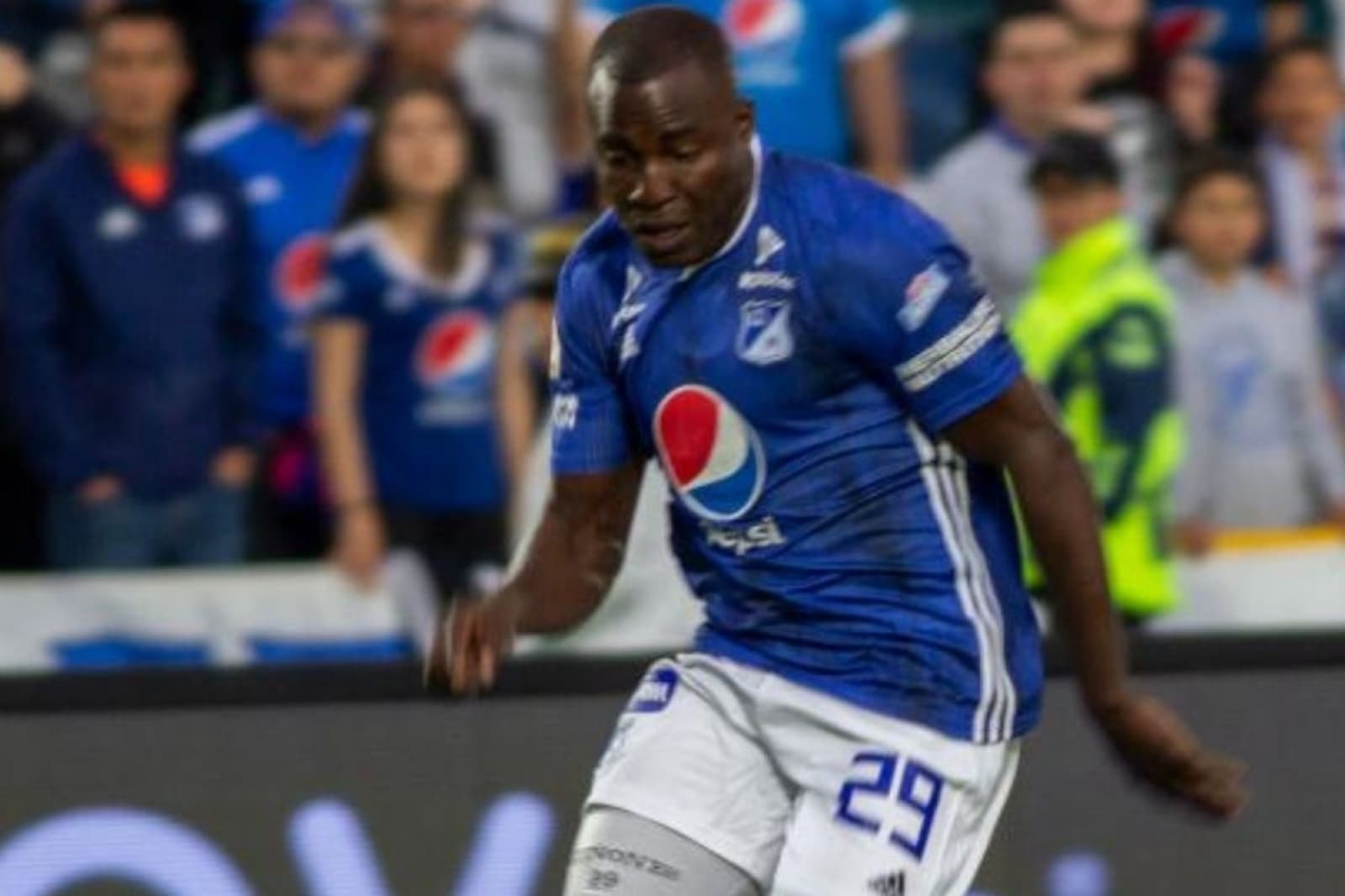 Eliser Quiñones convenció de seguir en Millonarios a Alberto Gamero pero mira el salario que mantiene pasando de vacaciones en el plantel