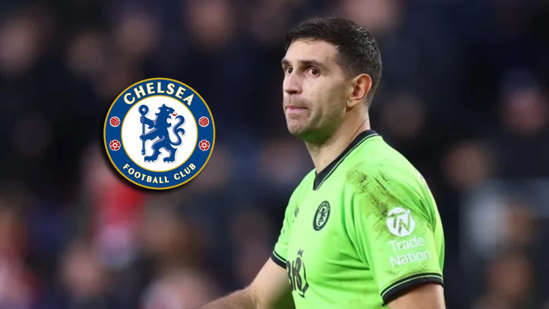 Emiliano Martinez con el buzo de Aston Villa.