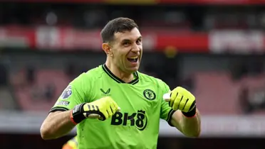 Emiliano Martínez durante un partido del Aston Villa por Premier League.