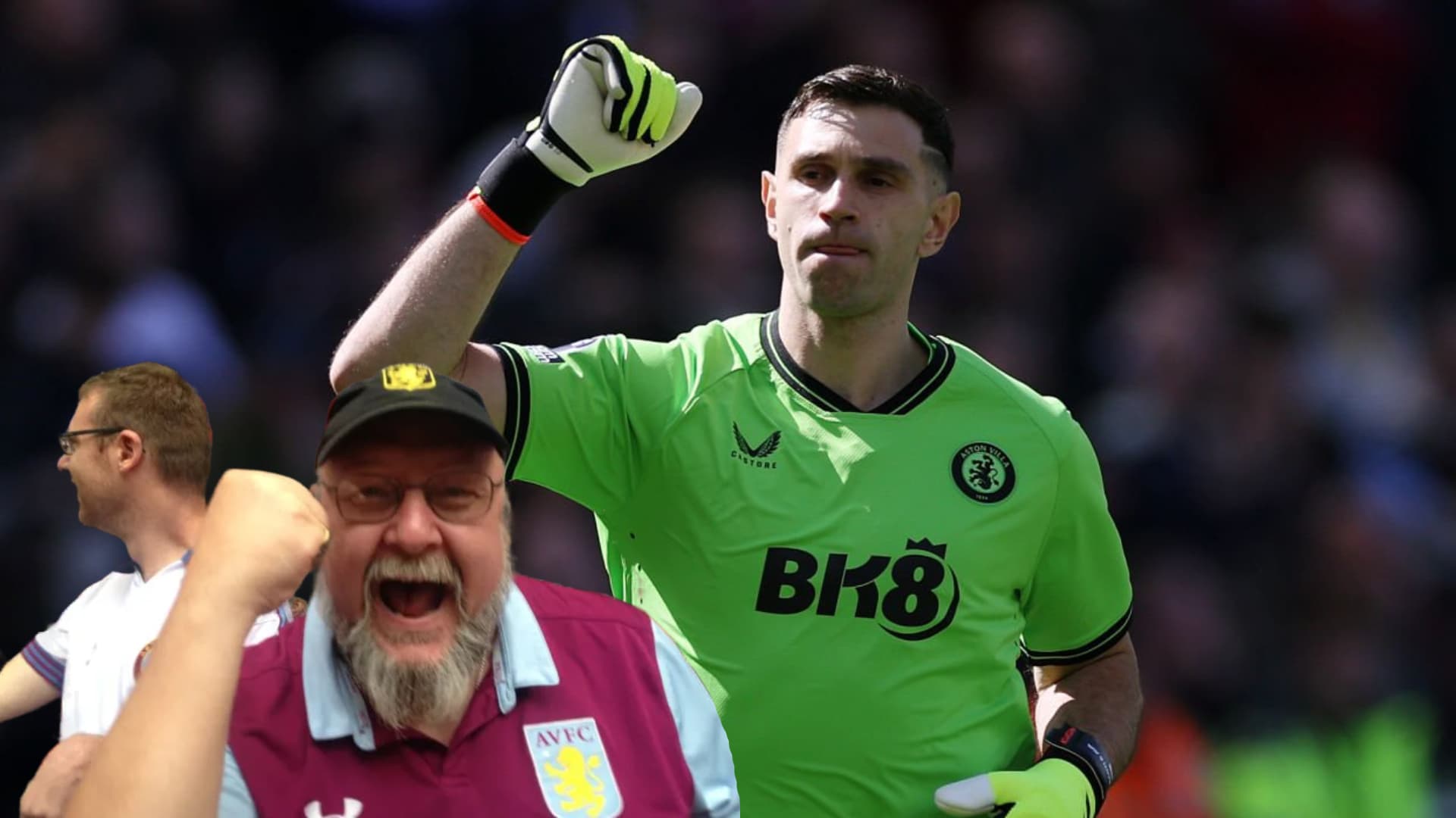 Emiliano Martínez levantando el puño en el Villa Park