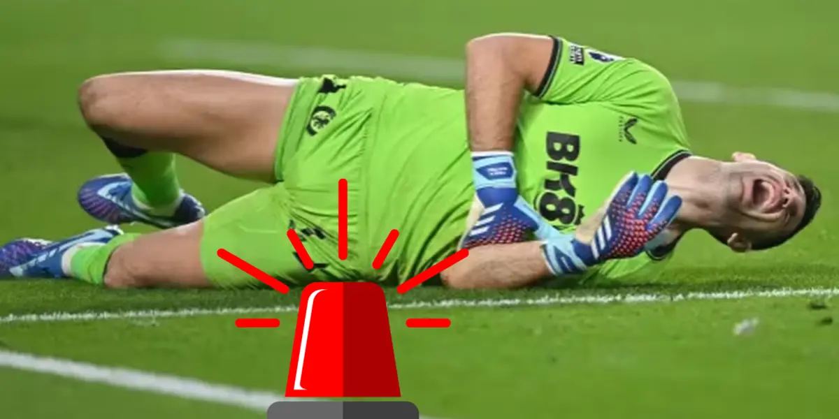 Emiliano Martínez tendido, con dolor, en un partido de Aston Villa