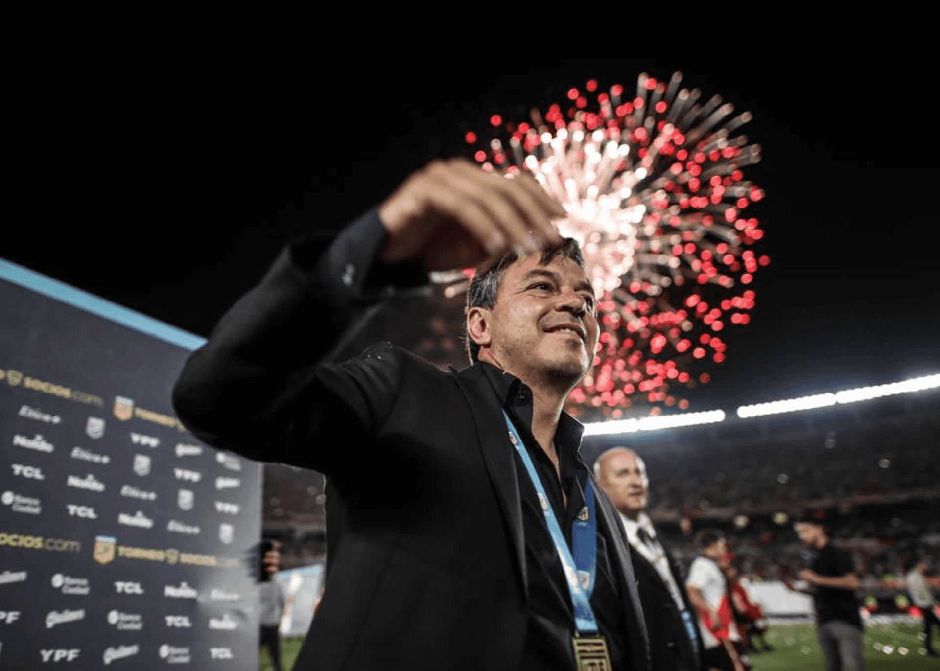 En busca de un gran equipo y pensando en la triple competencia, la dirigencia del club de Núñez está a un pasod e cerrar la incorporación de Leandro González Pirez.
