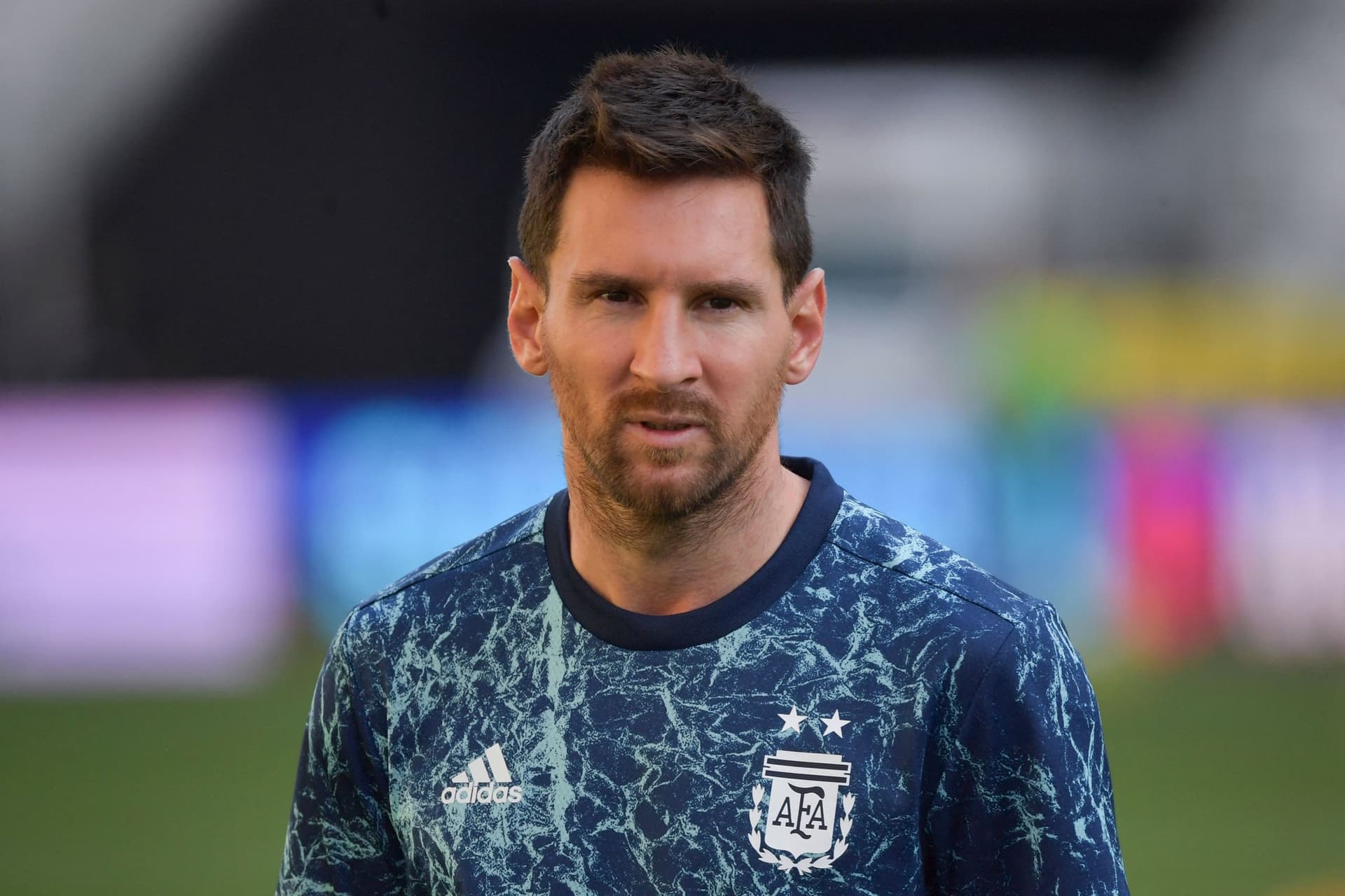 En caso de convertir un gol, Leo igualaría la cantidad de tantos del brasileño en selecciones.