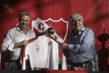 En caso de que Lucas Pusineri no tenga un buen rendimiento con Club Atlético Independiente, la directiva ya piensa en un polémico entrenador.