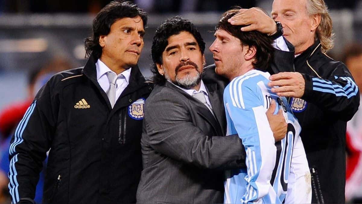 En el día del cumpleaños del más grande, Diego Armando Maradona, salió una sorprendente declaración del 10 apoyando a Lionel Messi.