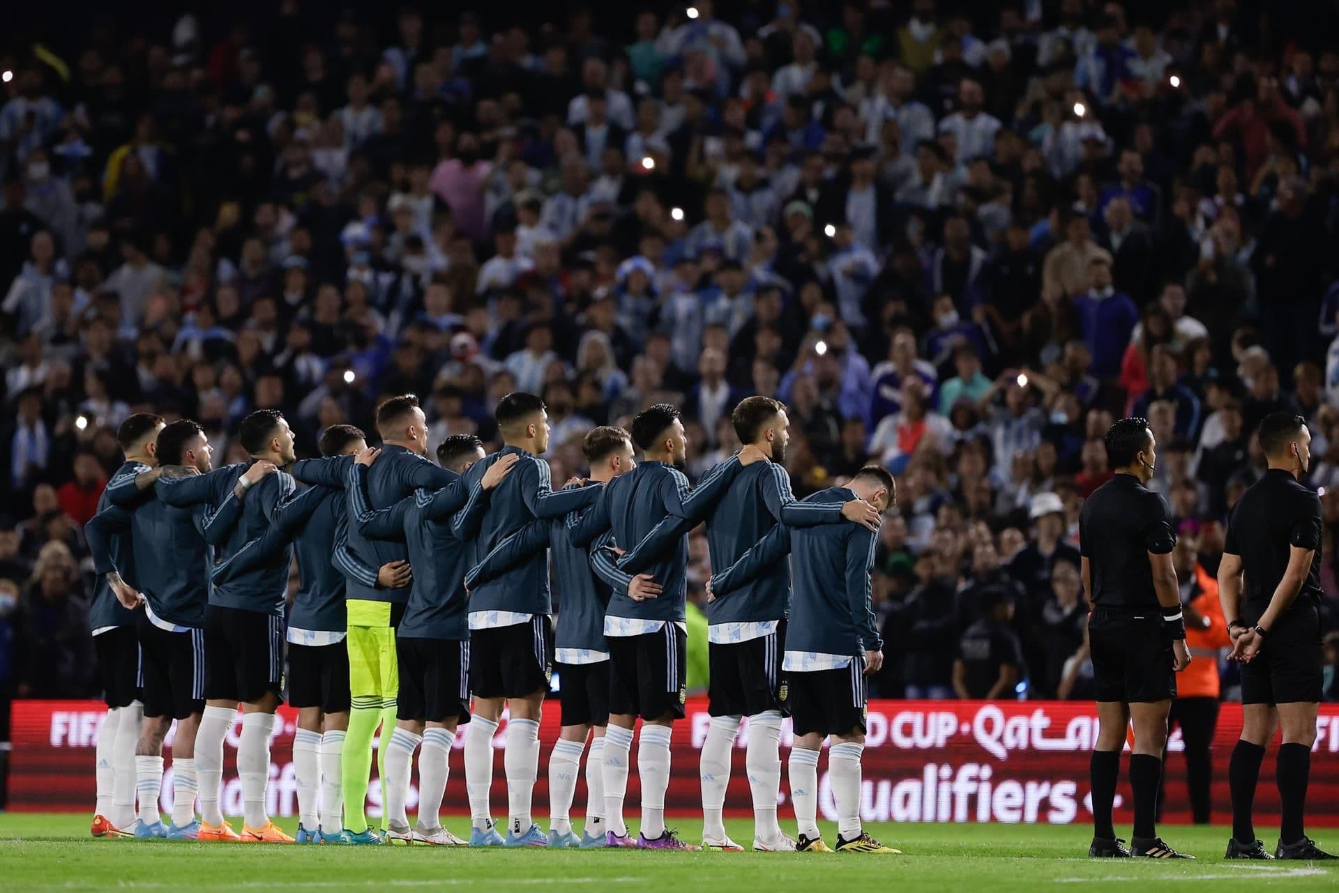 En la previa del partido ante Venezuela, el conjunto nacional y toda la Bombonera entonaron las estrofas del Himno Nacional Argentino.