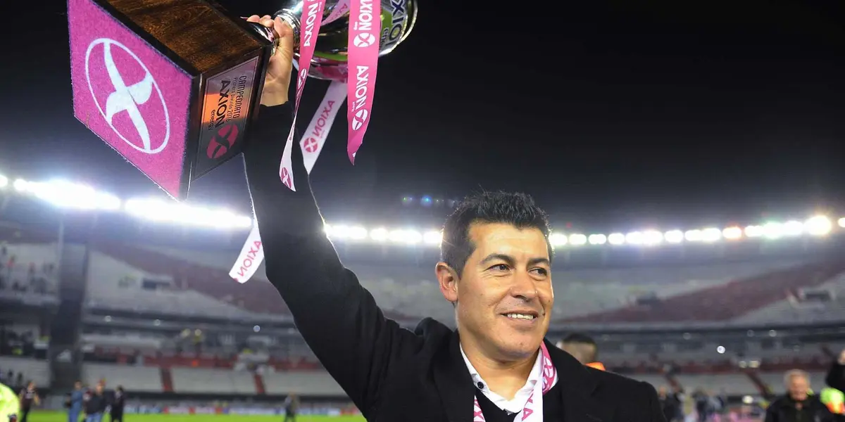 En las últimas horas se oficializó el arribo de Jorge Almirón al club Granate.