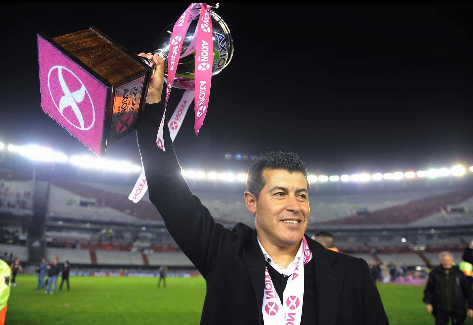 En las últimas horas se oficializó el arribo de Jorge Almirón al club Granate.