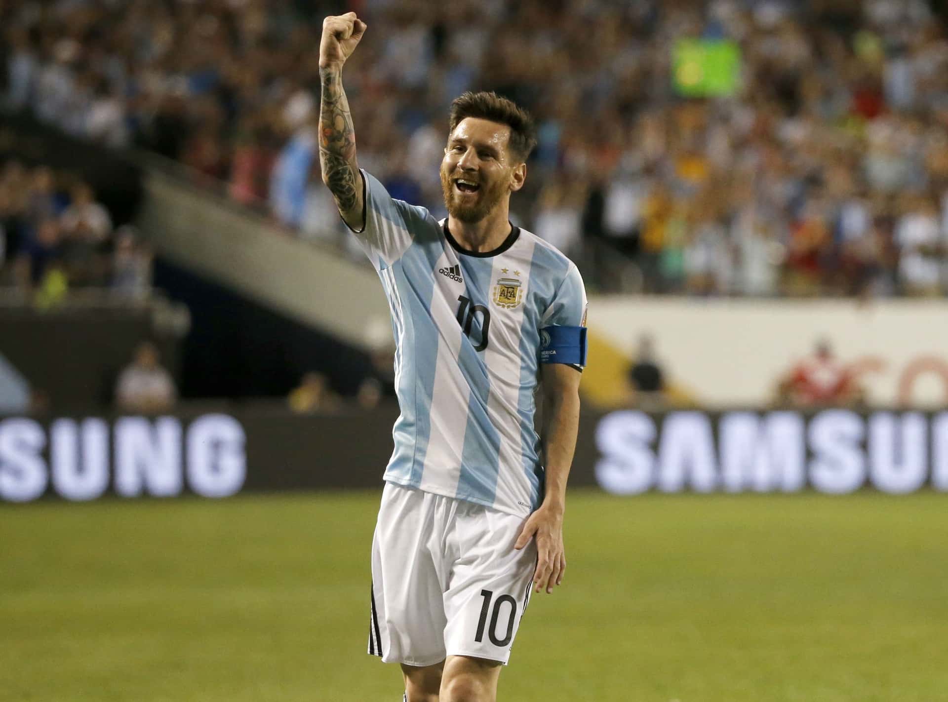 En medio de los Juegos Olímpicos disputados en Tokio, Lionel Messi se mostró en un vídeo apoyando a los deportistas argentinos con un baile alentador y reflejando buena energía y motivación para todos los que compiten ¿ Cómo se movió el astro argentino ante la cámara? Enterate de toda la información acá.